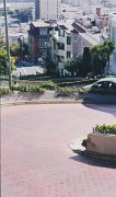 035-Driving down Lombard Street